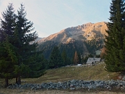 84 E siamo ben presto alla Baita Piazzoli (1680 m.)